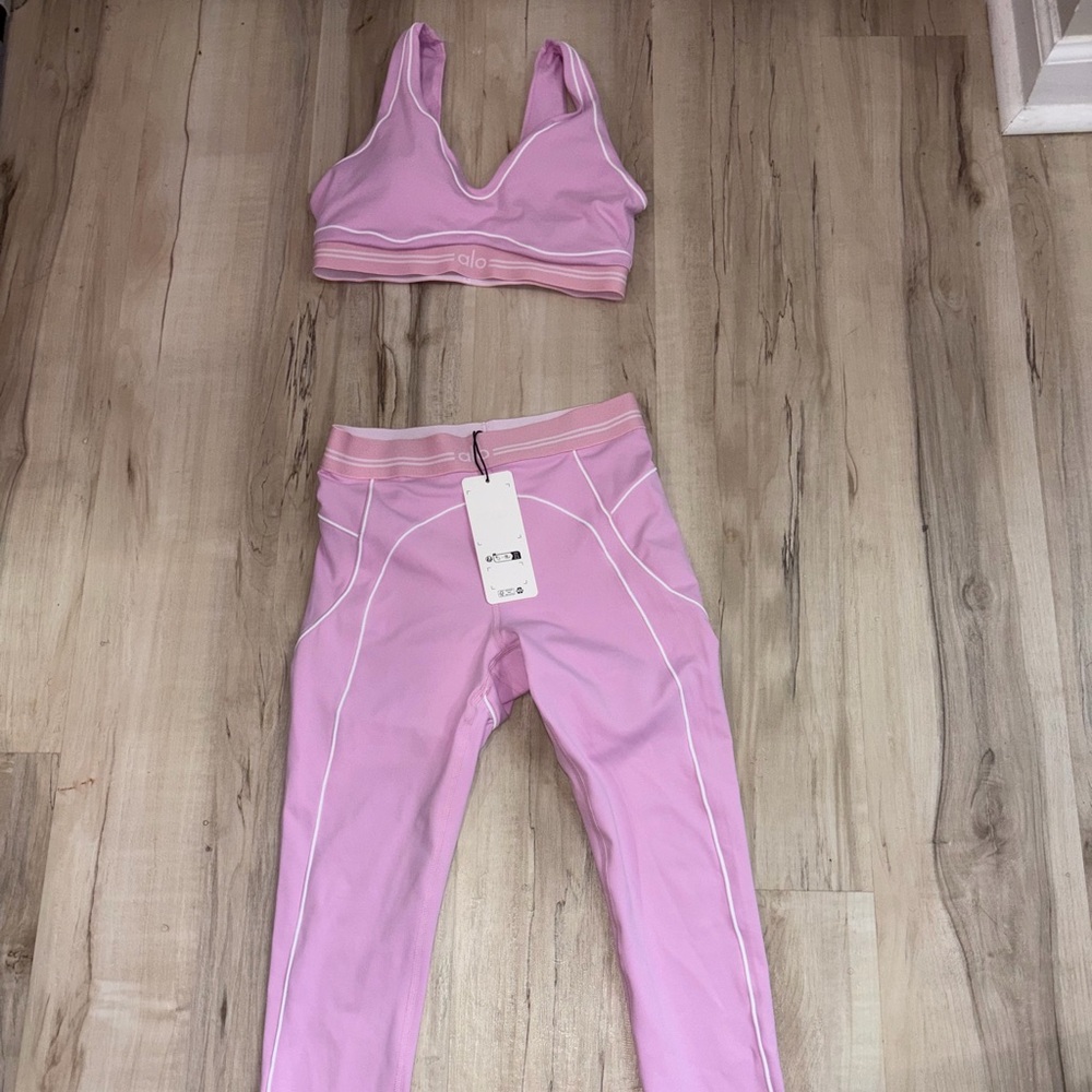 Alo Yoga Pink Matching Set Sports Bra
Leggings Activewear